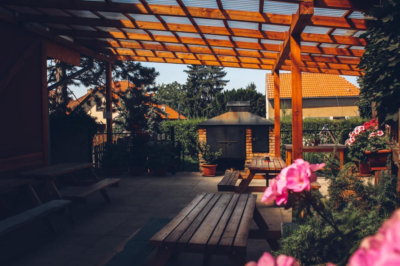 Čelákovice 拉弗斯维尔克旅馆酒店 外观 照片