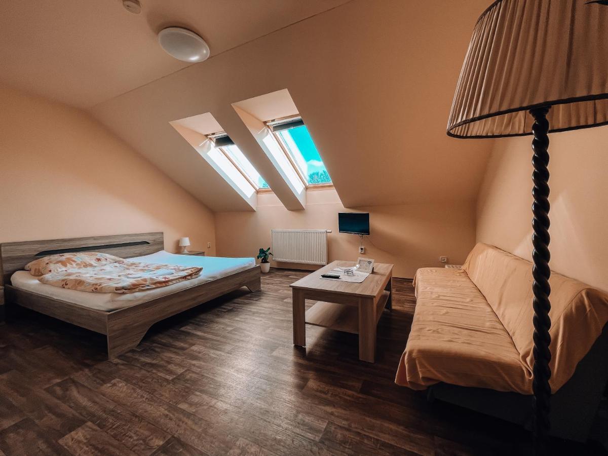 Čelákovice 拉弗斯维尔克旅馆酒店 外观 照片
